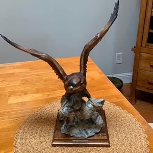 G. Armani Falcon Figure - 1983 Florence - Signature